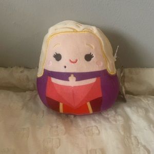 Sarah Sanderson. Rare. Halloween squishmaloow.